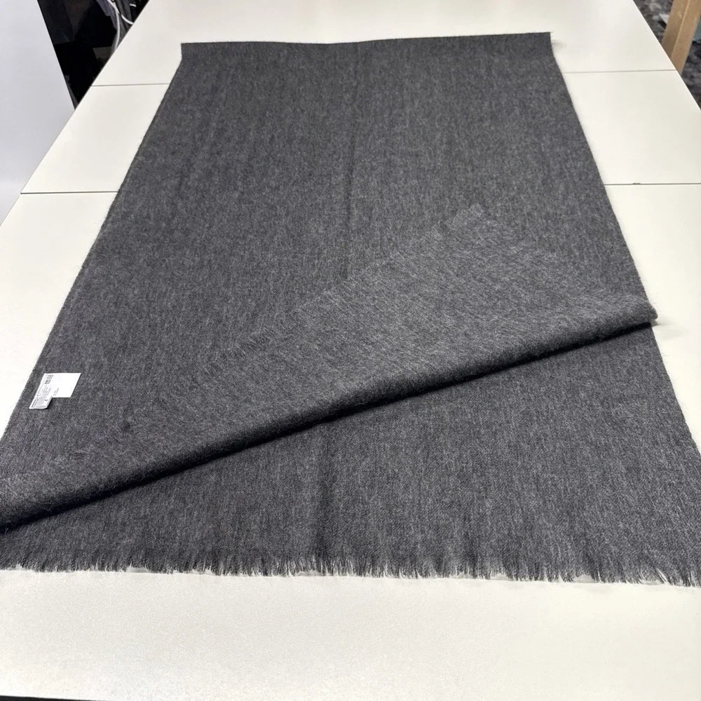 Uniqlo Cashmere Wool Large Scarf Wrap Throw Gray 23.5